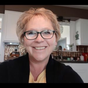 Meet your Posher, Denise